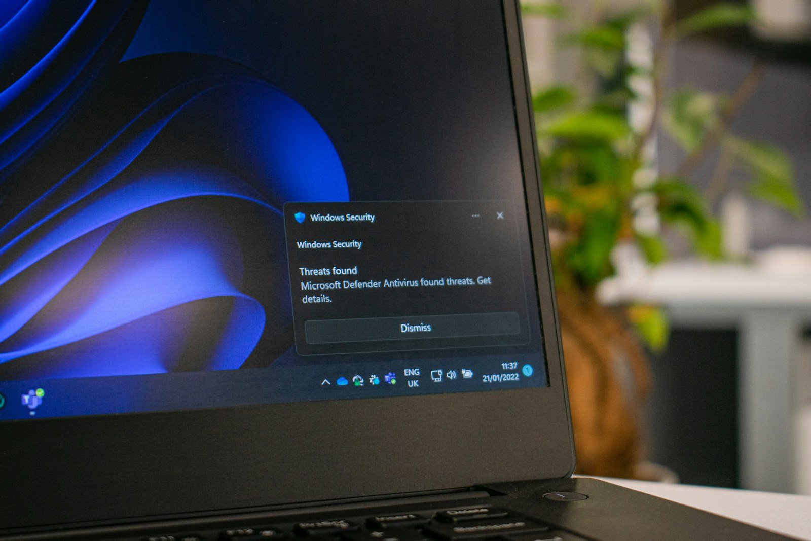 Security workstation used to assess account and device risk
